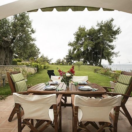 Blue Crab, Beachfront House In Kalandra #Feelslikehome Hanioti Ngoại thất bức ảnh